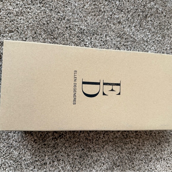 Ellen Degeneres Flower print flats new - Picture 3 of 8